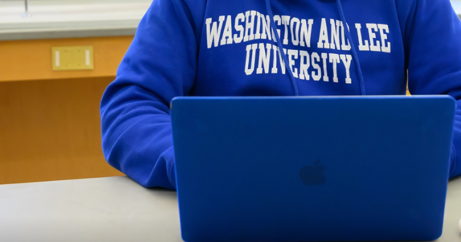 picture of W&L student at laptop