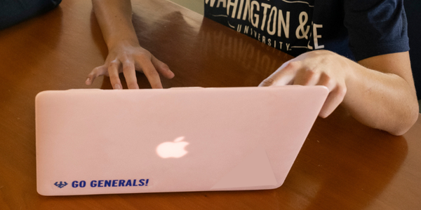 picture of W&L macbook